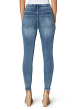 Load image into Gallery viewer, Petite Distressed Glider Jeans
